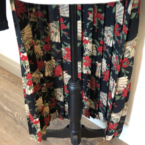 Susan Bristol VTG sweater pleated skirt set holiday  with floral red black SZ 10 - Picture 10 of 16
